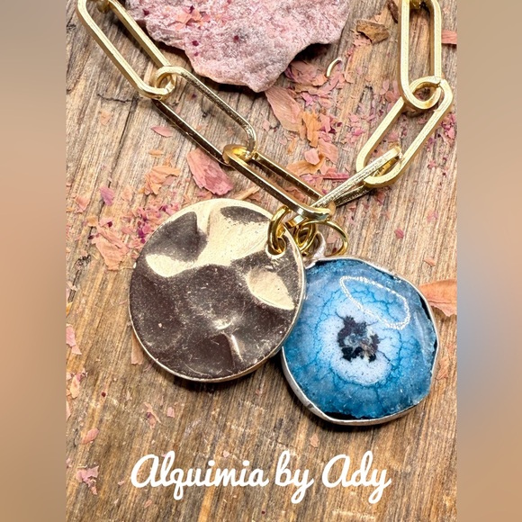 Alquimia Jewelry - SolarQuartz medallion  short charms necklace